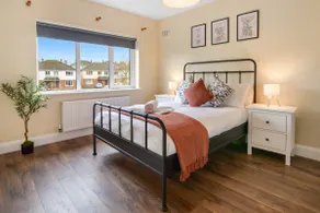 Urban Retreat Close to City & Salthill with Free Parking - Image 3