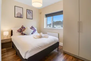 Urban Retreat Close to City & Salthill with Free Parking - Image 5