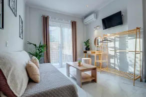 Ionelia studio at Ipsos Beach - Image 4
