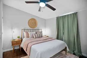 Large Kitchen& King-Bed Retreat Near Ecusta Trail - Image 2