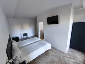 Graceful apt., a short walk from the city center - Image 3