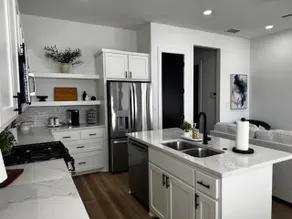 Luxury townhouse centrally located in Mt. Pleasant - Image 2