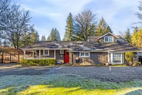 Maple Ridge Gem: 2BR Character Home near Nature - Image 5