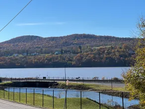 Beautiful 3 bedroom home with Hudson River views - Image 2
