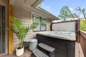 Reel Riverside Retreat: Hot tub, Fire Pit & Games - Image 3