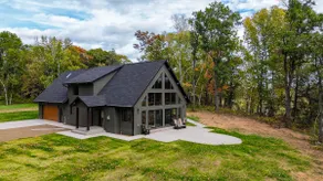 Cozy cabin in with peaceful views - 4 bedrooms! - Image 2