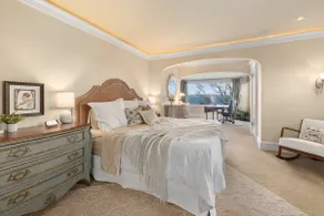 Stunning 180° Water & Mountain Views | Sleeps 8 - Image 4