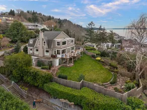 Stunning 180° Water & Mountain Views | Sleeps 8 - Image 5