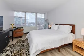 Apartment near McCormick w/ gym & workspace - Image 4