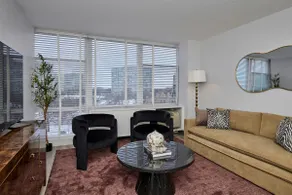 Apartment near McCormick w/ gym & workspace - Image 2