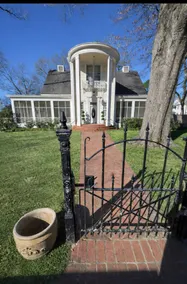 Historic Mansion that sleeps 8; close to SAU - Image 3