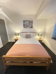 Elegant 1-Bedroom Balcony Flat With Free Parking - Image 3