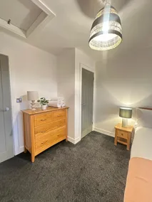 Elegant 1-Bedroom Balcony Flat With Free Parking - Image 4