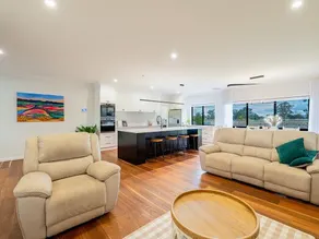 Luxe country retreat. Entire Wagga home. - Image 5
