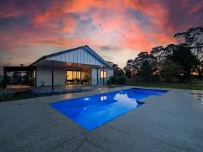Luxe country retreat. Entire Wagga home. - Image 2