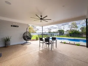 Luxe country retreat. Entire Wagga home. - Image 4