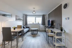 1 Bed Flat In Horsham Town Centre With Free Parking - Image 2