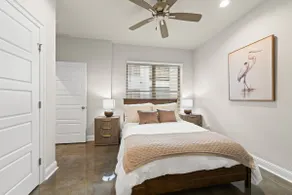 NEW-Willow House-KING-Garage-85”TV-Sports Complex - Image 4