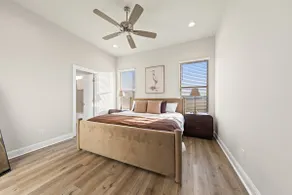 NEW-Willow House-KING-Garage-85”TV-Sports Complex - Image 3