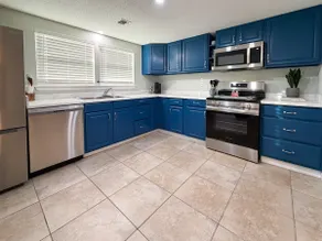 Emerald Cottage Close to Beach - Pet Friendly - Image 4