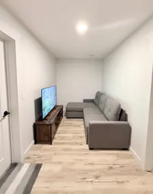 Private 1BR Suite with Kitchen, Laundry, Parking & 1 Gigabit Internet - Image 3