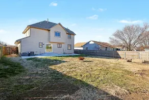 Eastside Elegance 4 Bedrooms 3.5 Baths Fenced Yard - Image 3