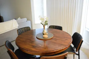 Townhome w/ king size bed, chef's kitchen +chimney - Image 3