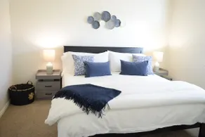 Townhome w/ king size bed, chef's kitchen +chimney - Image 4