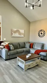 The Town House - Image 2