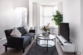 Newly refurbished 2-BR Home | near Liverpool. - Image 2