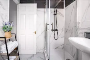 Newly refurbished 2-BR Home | near Liverpool. - Image 5