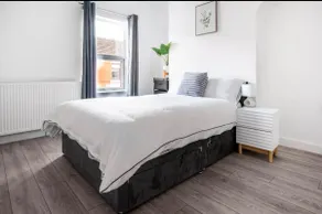 Newly refurbished 2-BR Home | near Liverpool. - Image 4