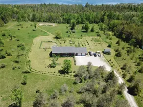 Family Cottage Retreat w/ Hot Tub & Games - Image 4
