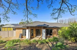 Adelaide Hills Escape, Scenic Views, Winery & City - Image 2