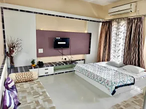 Quiet Studio For Easy Daily Routine & Private Stay - Image 2