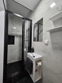 Modern Studio in Downtown City Center - Image 5