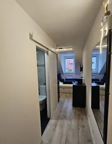 Modern Studio in Downtown City Center - Image 4