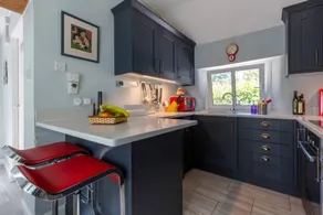 Peaceful Cottage nr Beaches & Dartmouth. Parking - Image 3