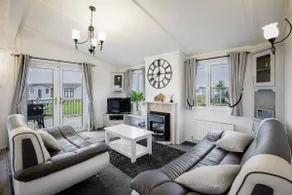 Tranquil Lodge with river views - Image 2