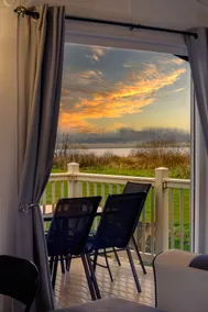 Tranquil Lodge with river views - Image 4