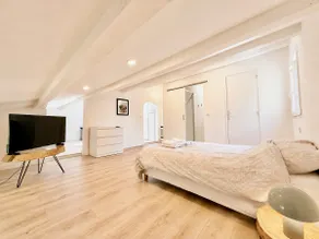 Cozy attic space • Bright and air-conditioned - Image 4