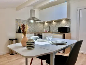 Cozy attic space • Bright and air-conditioned - Image 2