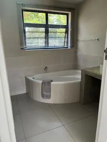 Luxurious, modern home located at a leafy suburbs - Image 4