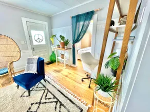 King Bed, Bright Bungalow–Cool, Cozy+Dog Friendly - Image 4