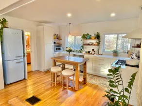 King Bed, Bright Bungalow–Cool, Cozy+Dog Friendly - Image 3