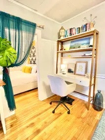 King Bed, Bright Bungalow–Cool, Cozy+Dog Friendly - Image 5