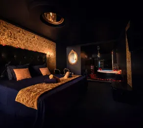 Love room with spa and romantic atmosphere - Image 4