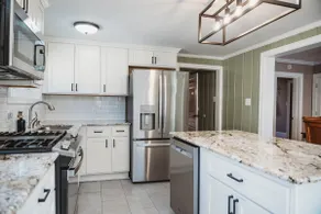 Walk to Downtown • Lake • Game Room • Sleeps 11 - Image 2