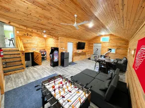 Walk to Downtown • Lake • Game Room • Sleeps 11 - Image 5