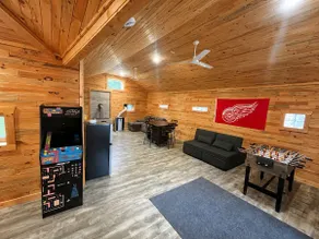Walk to Downtown • Lake • Game Room • Sleeps 11 - Image 4